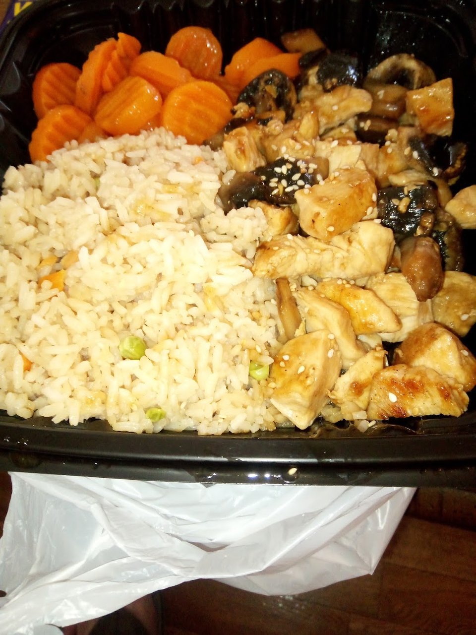 Chicken with Mushrooms and Carrots and Rice